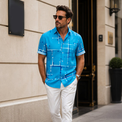 ☀️👔Men’s Geometric Print Relaxed-Fit Button-Down Shirt – Soft Summer Feel, Roomy Comfort & Vacation-Ready Style✨