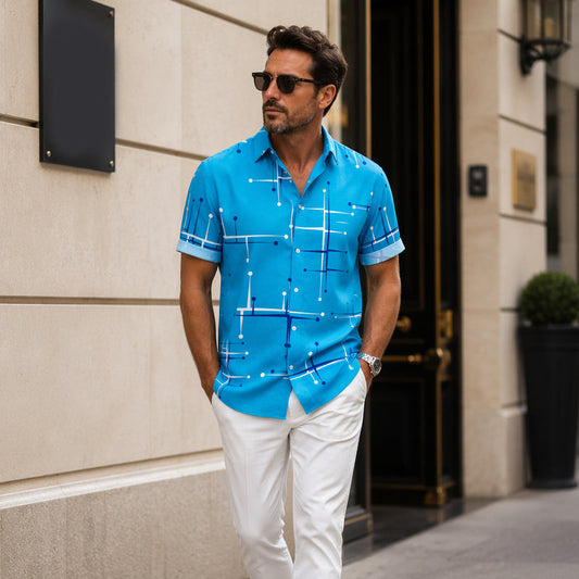 ☀️👔Men’s Geometric Print Relaxed-Fit Button-Down Shirt – Soft Summer Feel, Roomy Comfort & Vacation-Ready Style✨